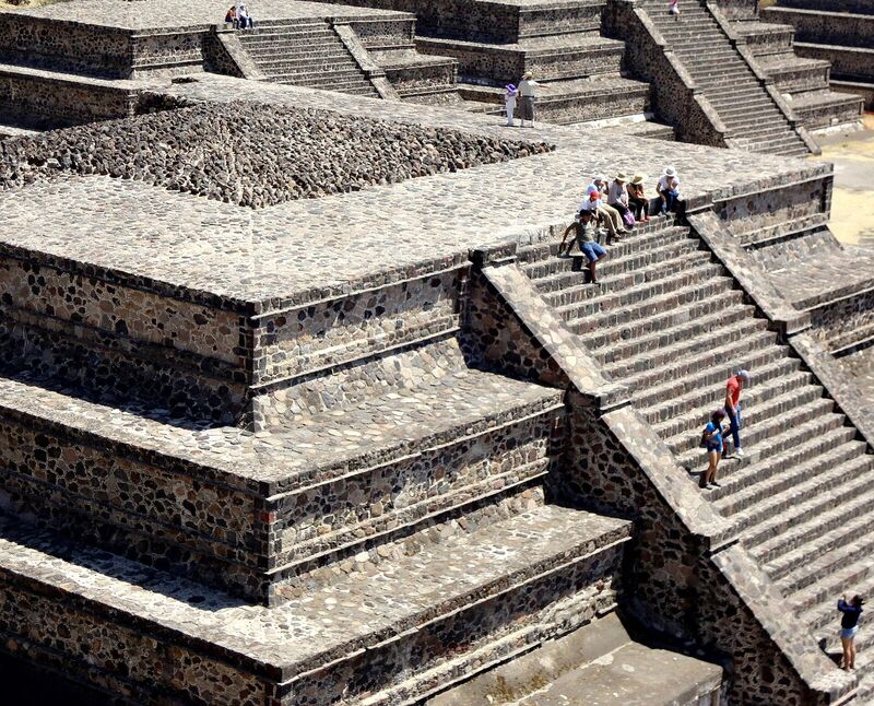 Plaza de la Pirámide de la Luna - Teotihuacan, México