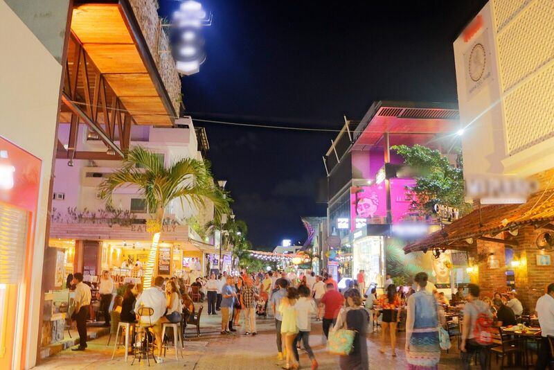 La Quinta Avenida de noche