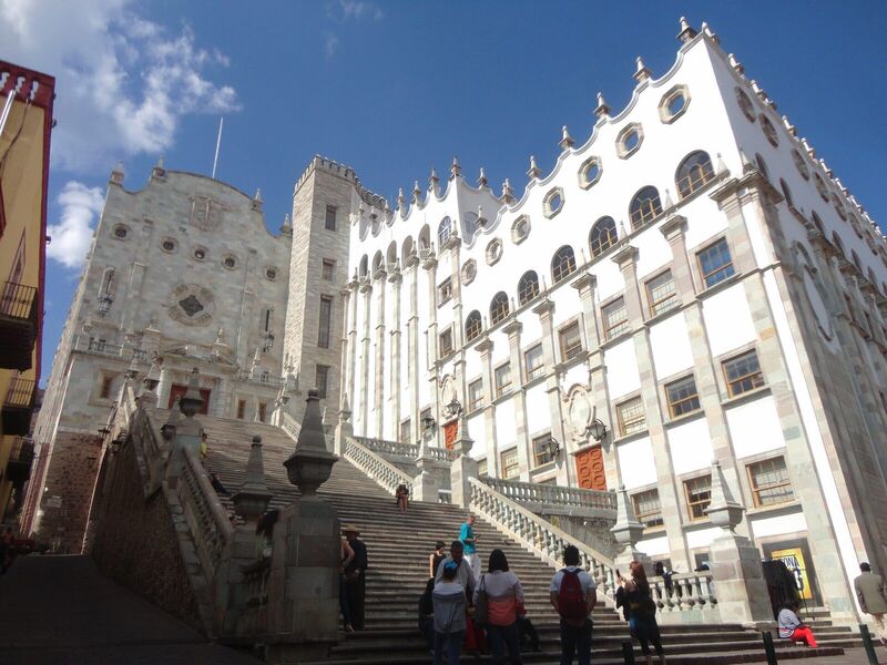 Edificio Central de la Universidad de Guanajuato - Día